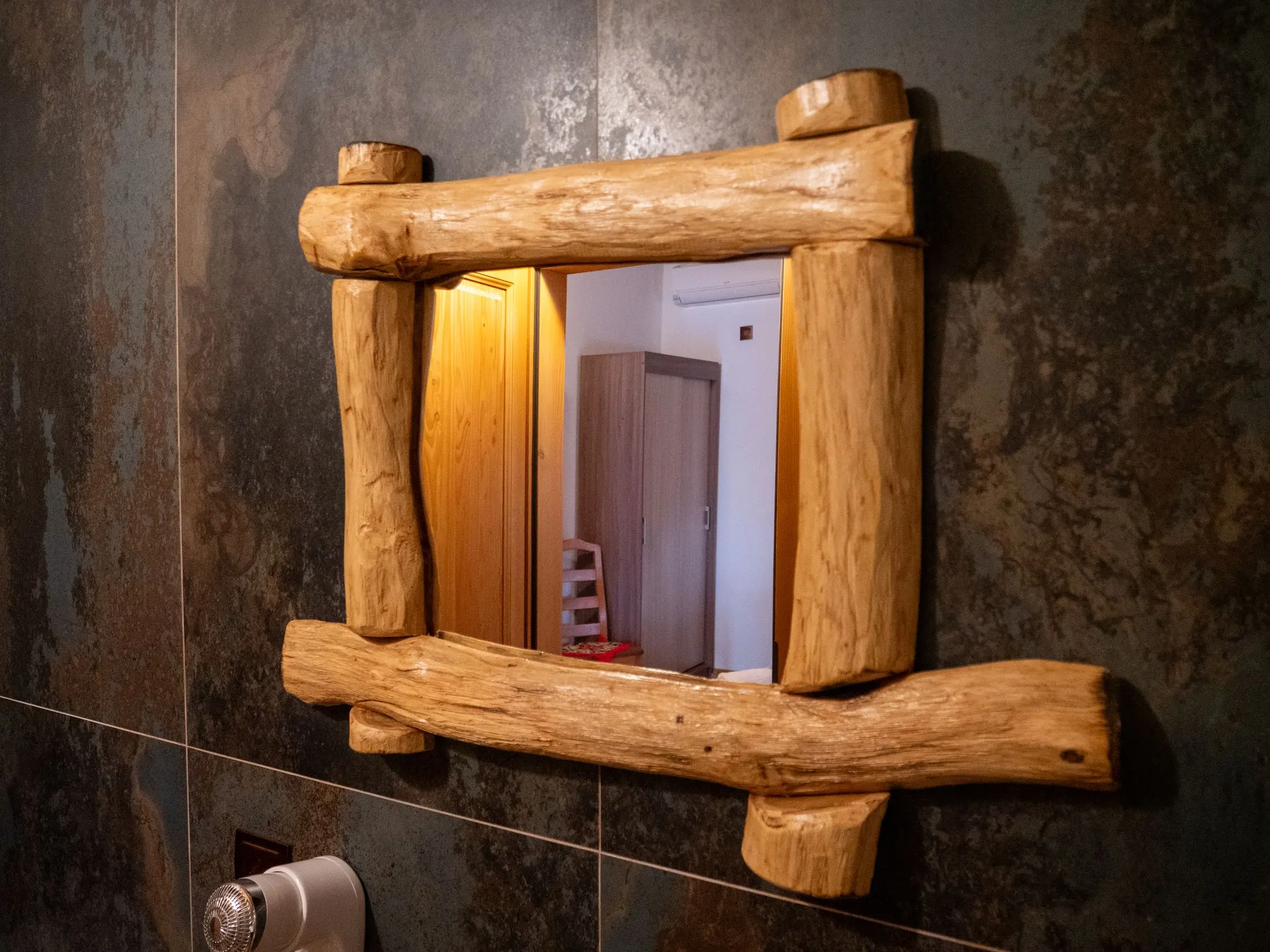 oglindă baie în stil rustic