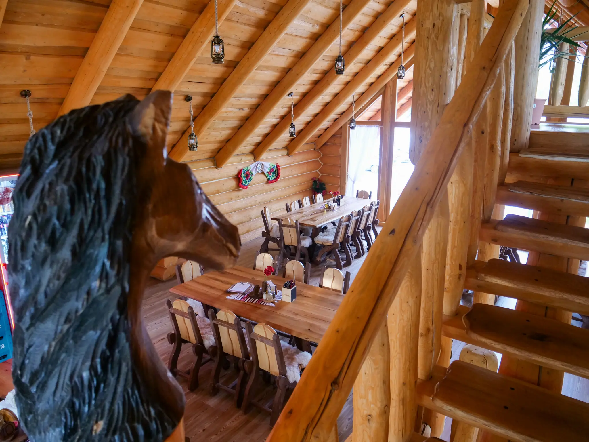 restaurant Camping Țara Oașului, interior lemn