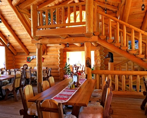 interior lemn restaurant Camping Țara Oașului